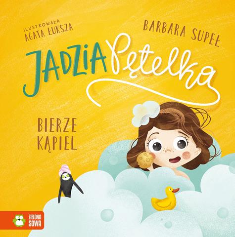 ZIELONA SOWA KSIĄŻECZKA JADZIA Z PĘTELKĄ BIERZE KĄPIEL