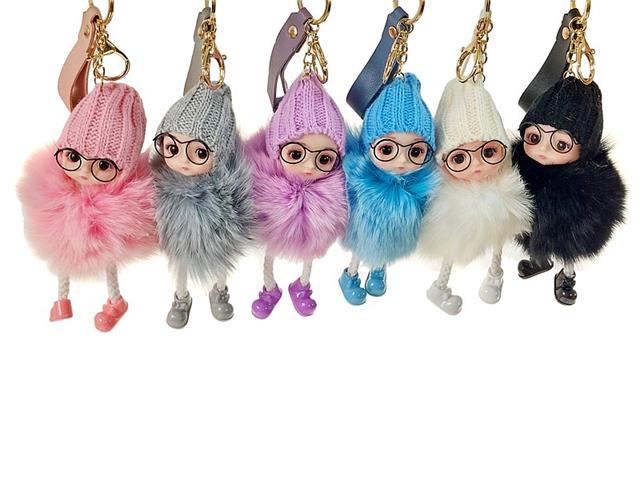 ADAR BRELOK DZIEWCZYNKA W CZAPCE 627918 /12/